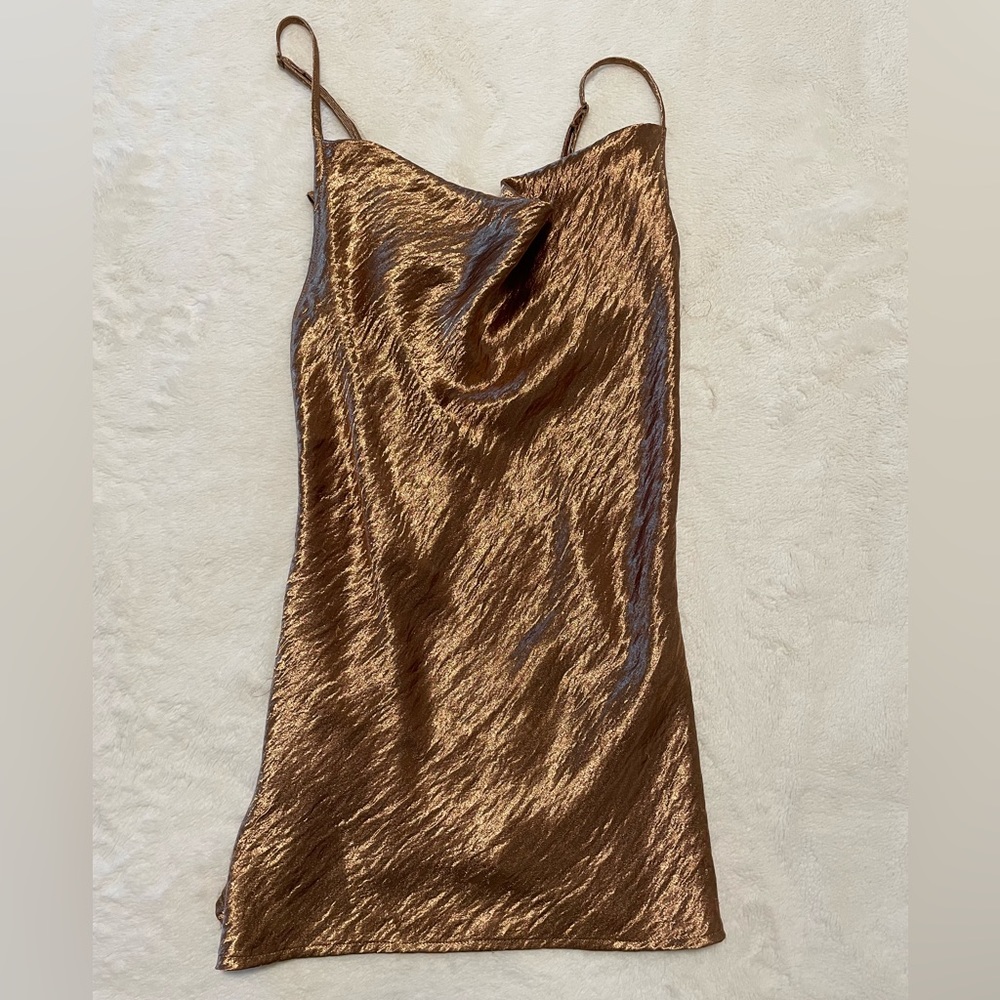 Banana Republic scoop-neck sexy gold tank